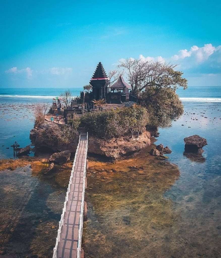 pantai balekambang, wisata pantai di malang, pantai balekambang malang jawa timur, wisata pantai jawa timur